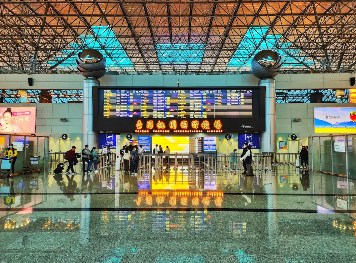 4/8起搭機「限帶2個行動電源」